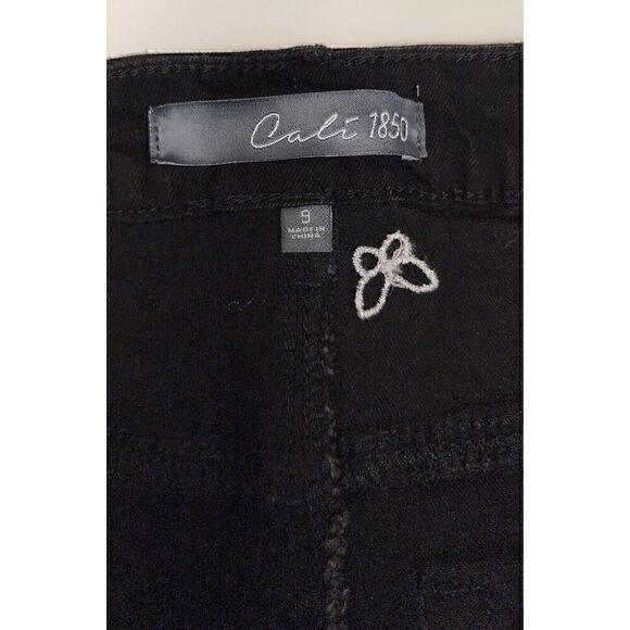 Cali 1850 Black & White Butterfly Embroidery Ankle Jeans Size 9/29 - Picture 7 of 7